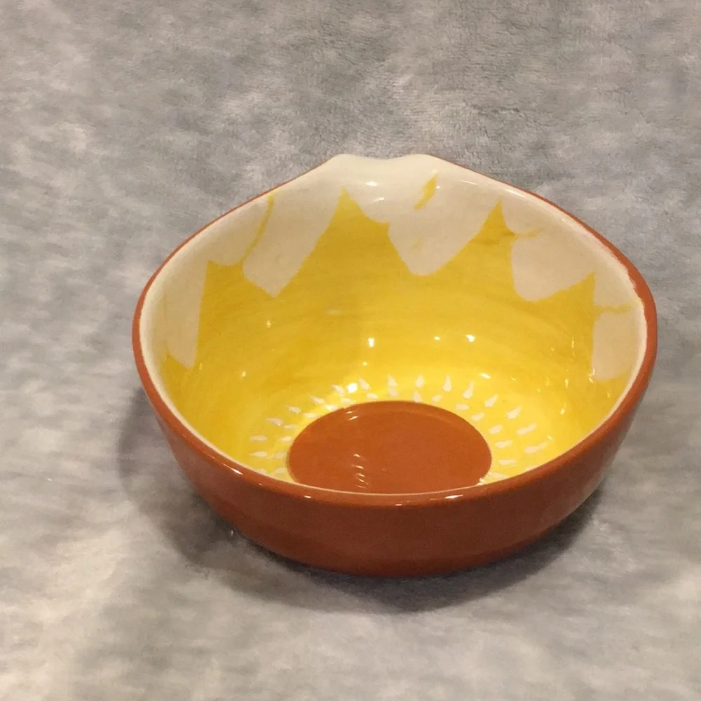 Crate & Barrel Sunflower Juicing Bowl glazed Ceramic Portugal NWT 7.5”x6.5”